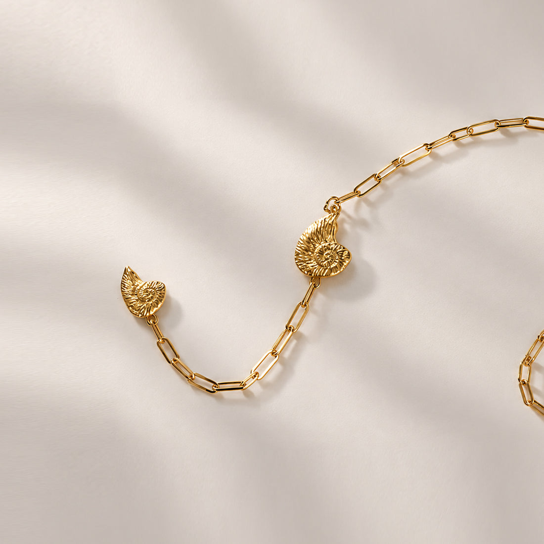 Shell Oldi Medium Necklace in Gold