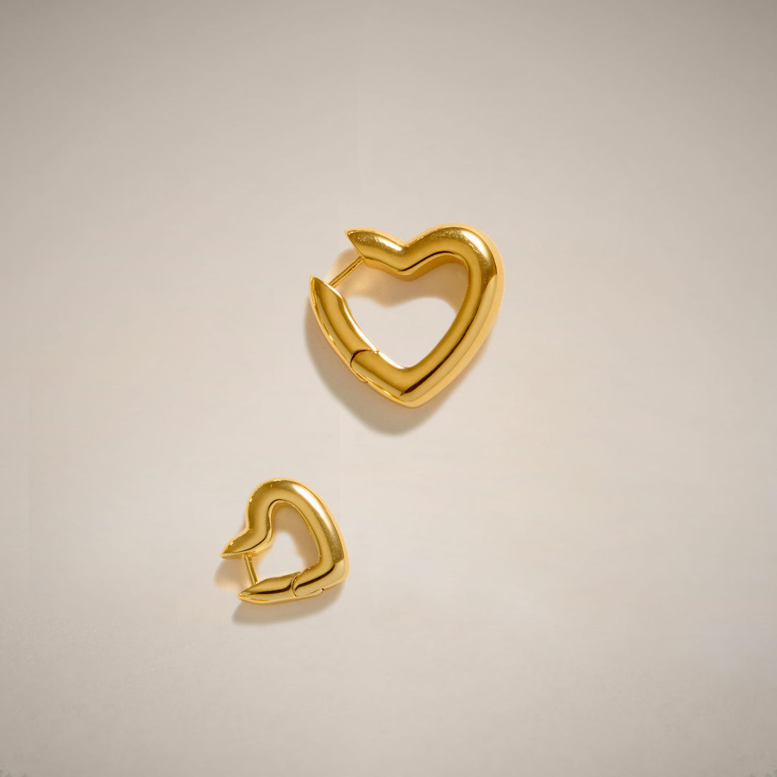 Loff Midi Heart Hoop Earrings in Gold