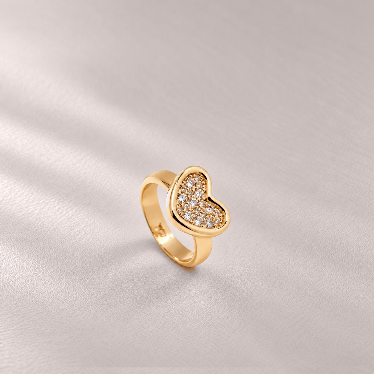 Loff Heart Crystal Band Ring in Gold