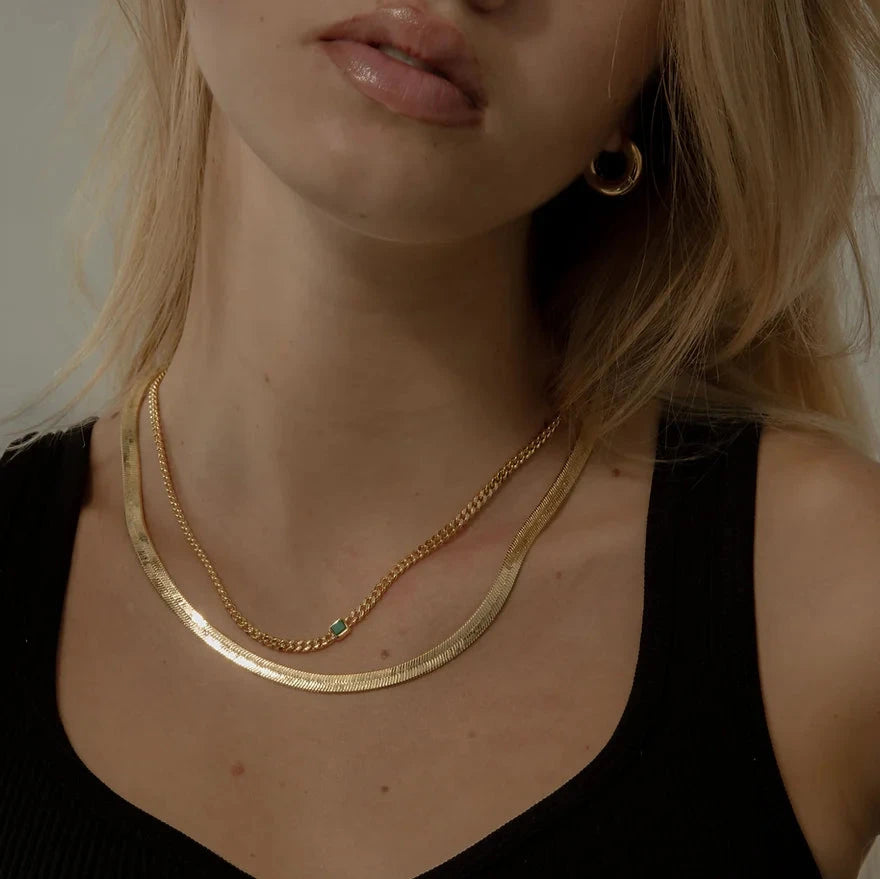 Pea Malachite Stone Curb Chain Short Necklace in Gold