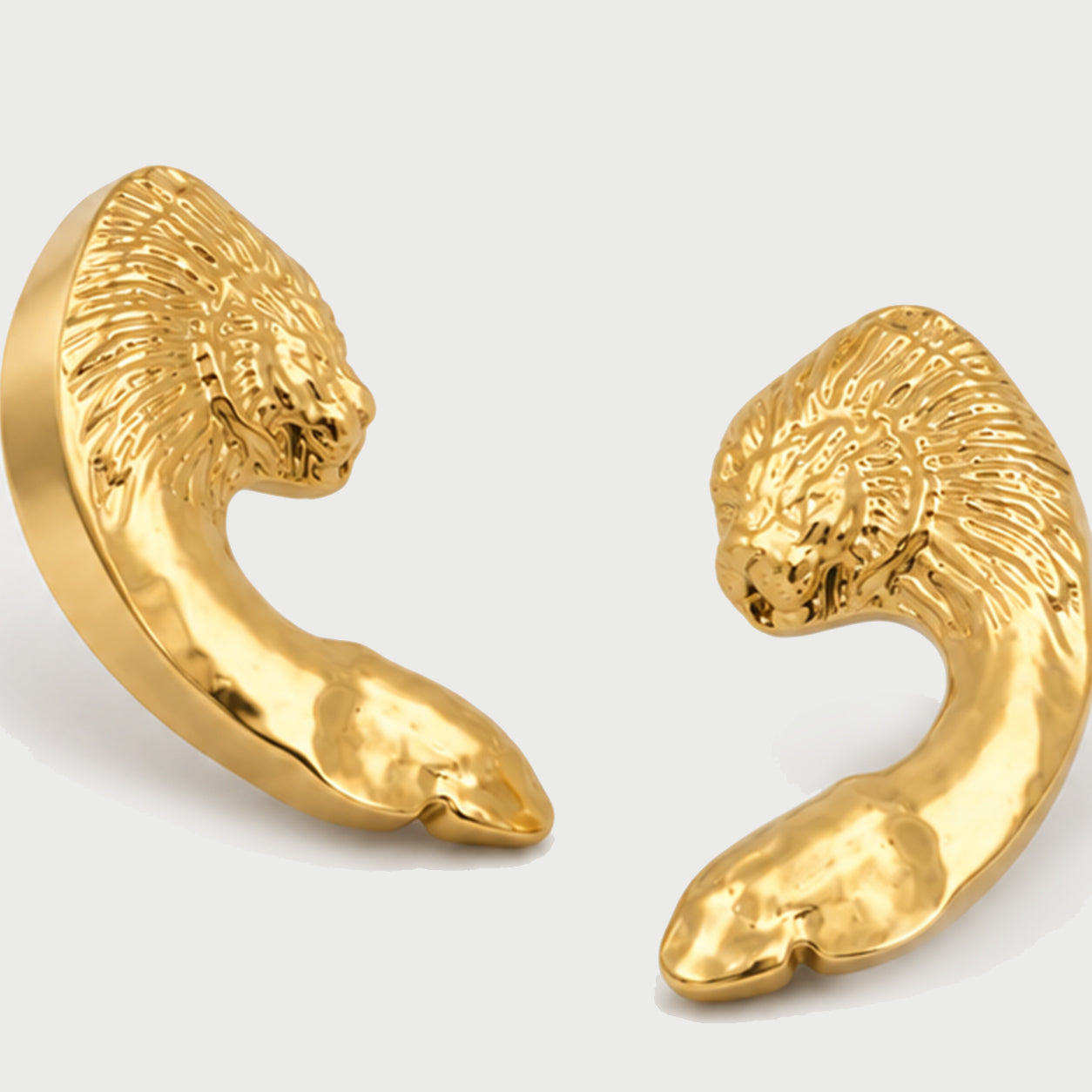 Vero Face On Stud Earrings in Gold