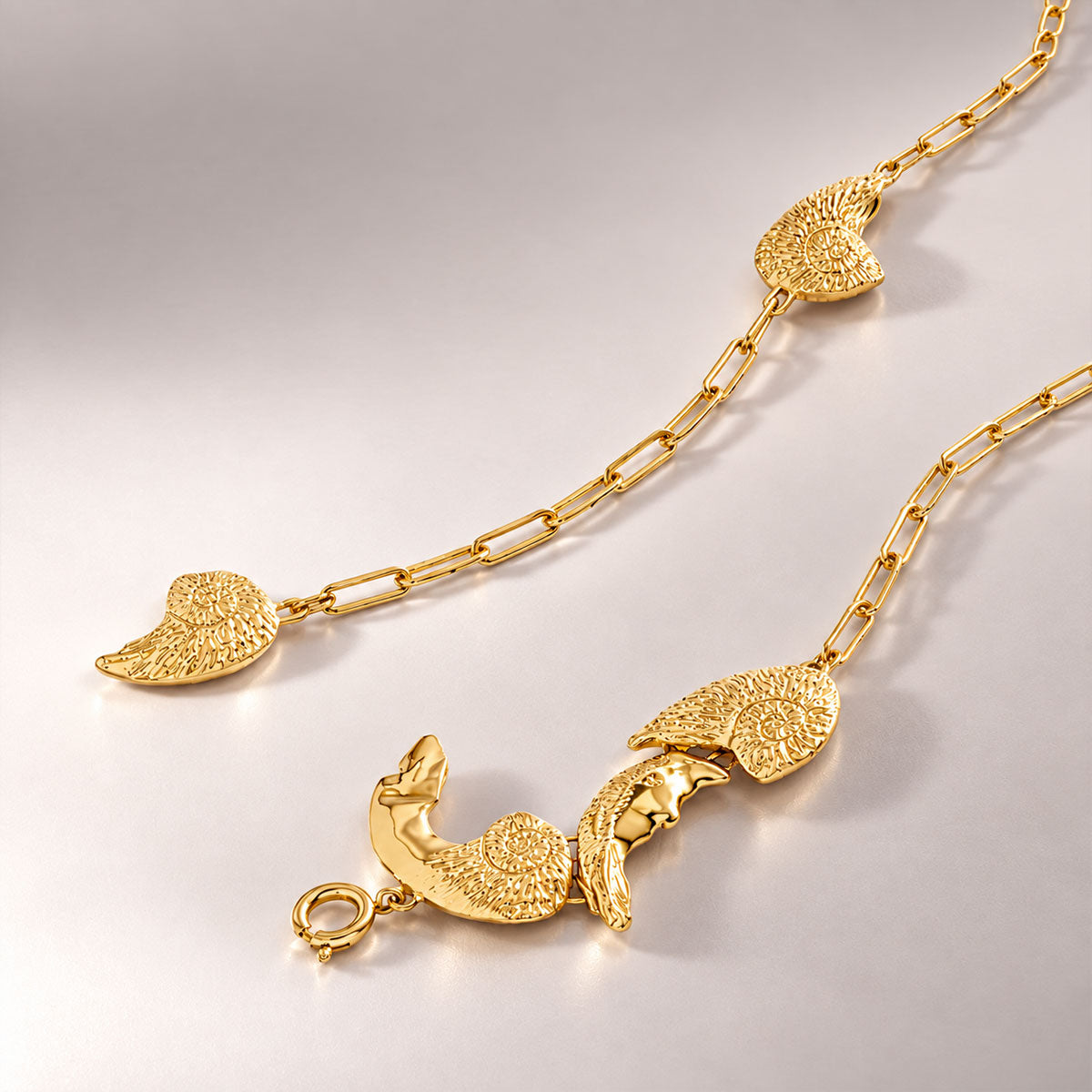 Shell Oldi Medium Necklace in Gold
