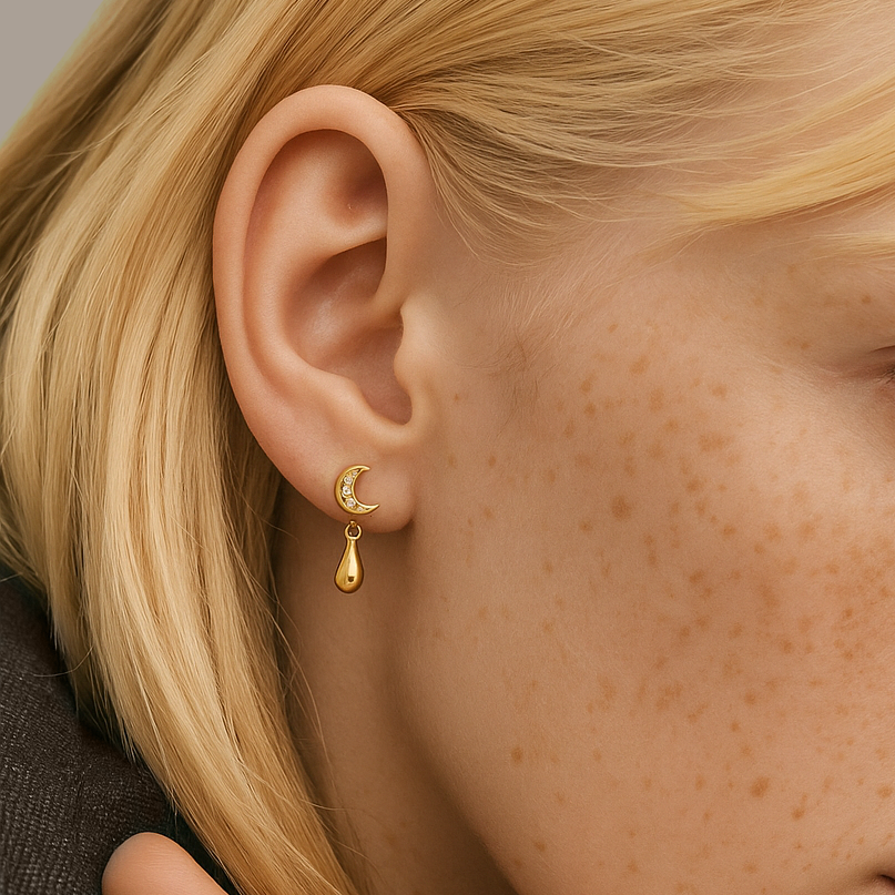 14ct Yellow Gold Mini Moon Diamond Single Stud