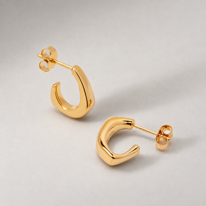 Pero Small Hoop Earrings in Gold