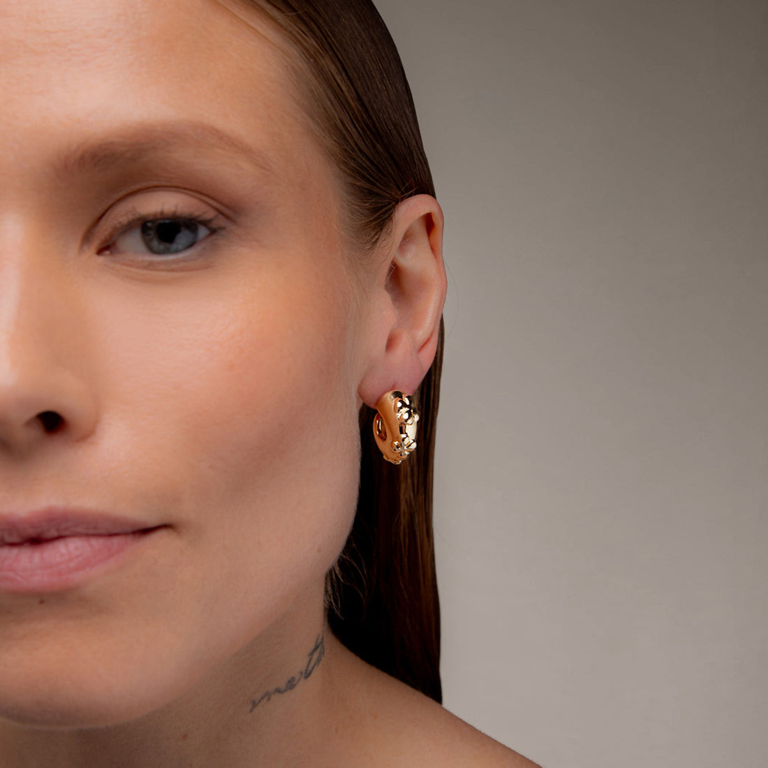 Flower Hoops in Gold