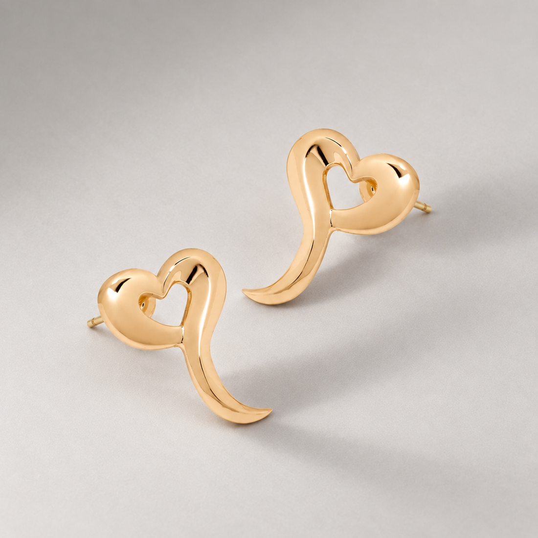 LOFF MINI HEART STUDS IN GOLD