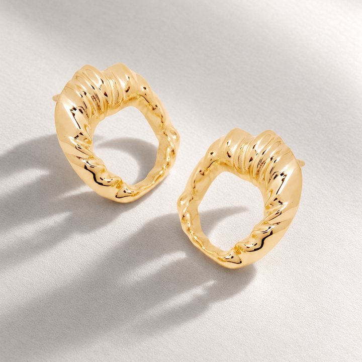 Iyun Face on Stud Earrings in Gold