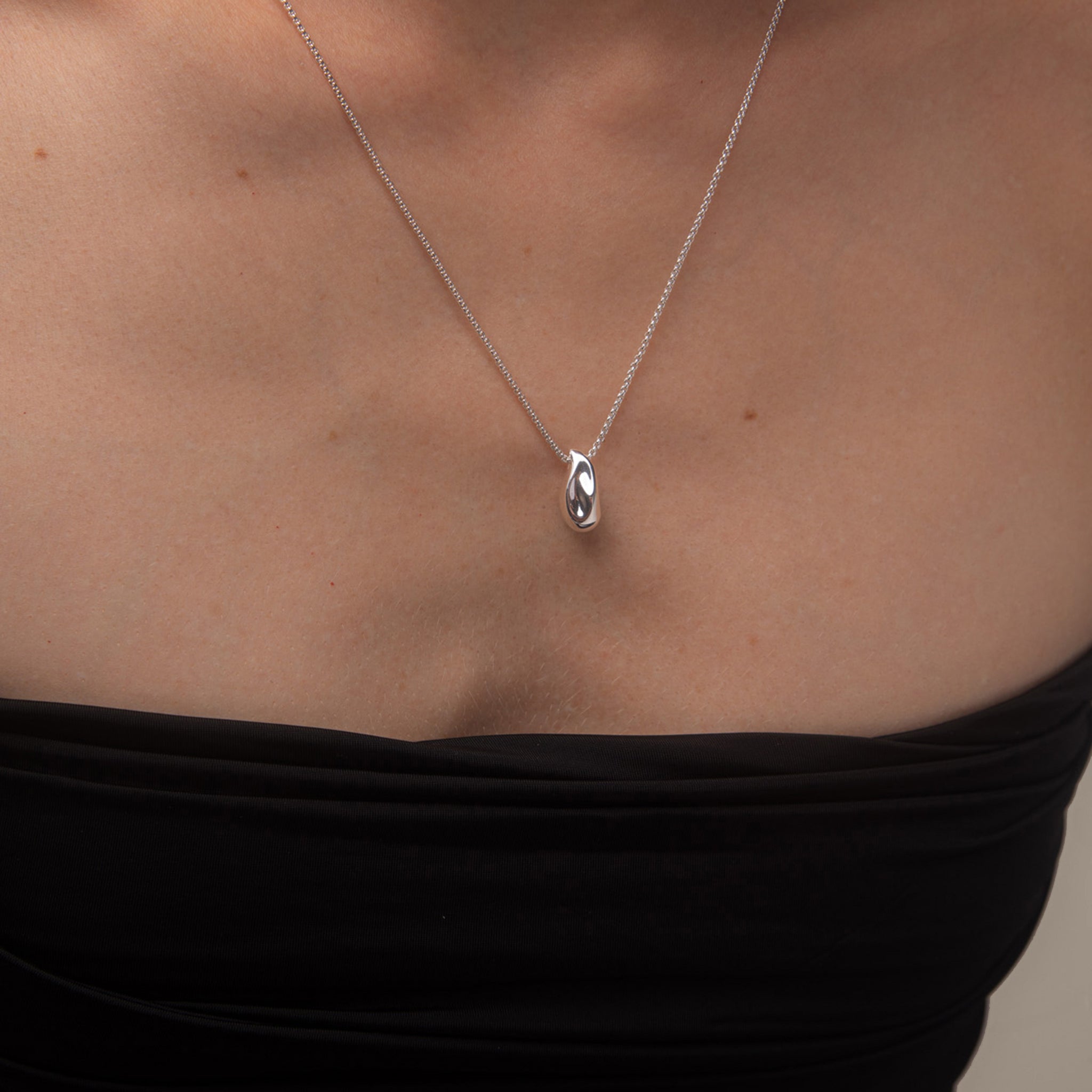 Perto MinI  Necklace in Silver